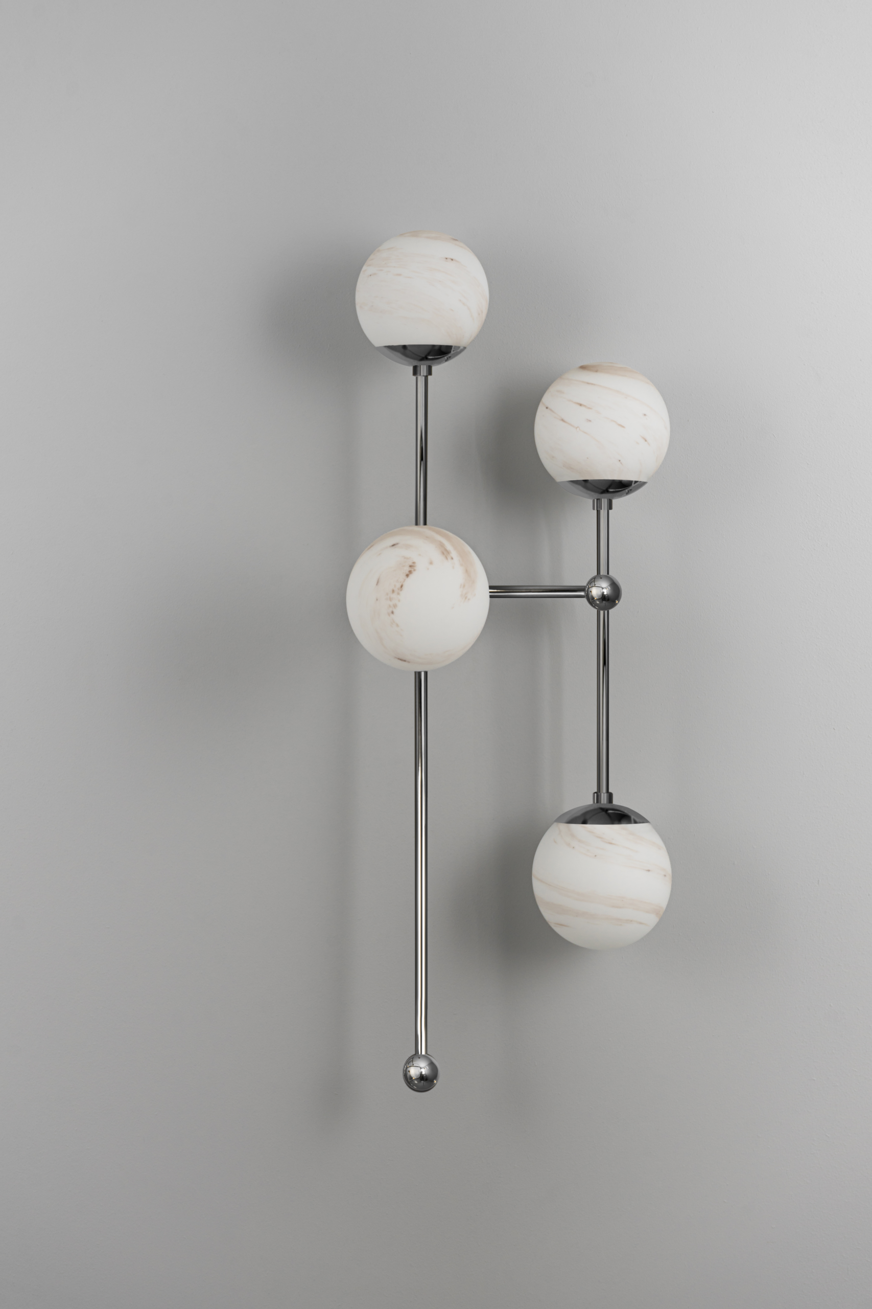 Plafonnier Armstrong 4 à bras déporté et globes en verre par Schwung Plafonnier Armstrong 4 à bras déporté et globes en verre par Schwung – Image 8