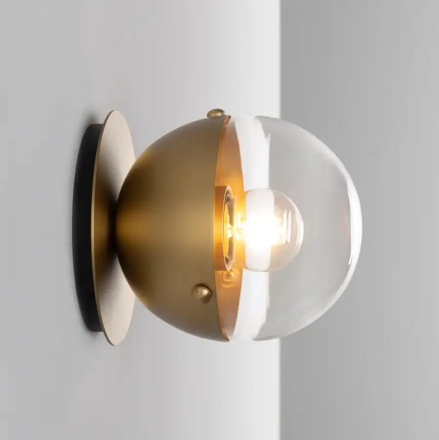 Applique murale Molecule à demi-sphère métallique et globe en verre par Schwung Applique murale Molecule à demi-sphère métallique et globe en verre par Schwung – Image 3