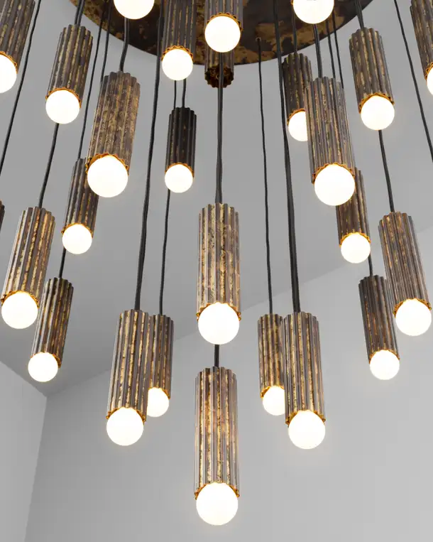 Suspension Vesta en cascade de cylindres cannelés lumineux par Schwung Suspension Vesta en cascade de cylindres cannelés lumineux par Schwung – Image 4