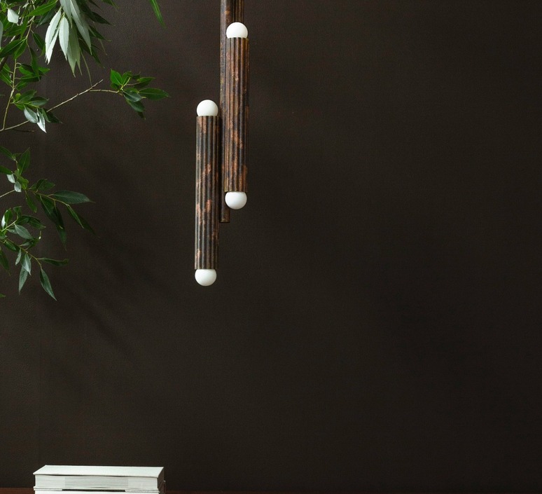 Suspension Vesta à structure cannelée avec diffuseurs aux extrémités par Schwung Suspension Vesta à structure cannelée avec diffuseurs aux extrémités par Schwung – Image 7