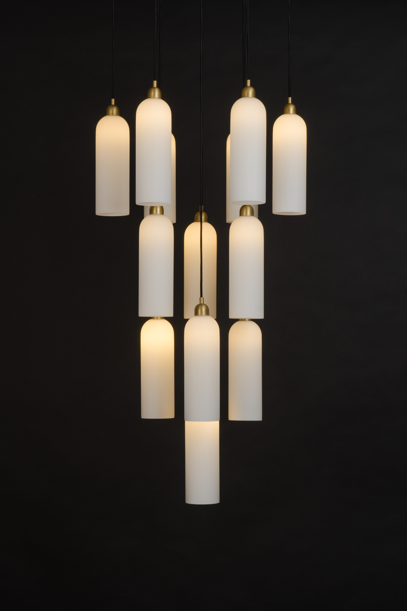 Suspension Odyssey Cluster à diffuseurs en verre opale par Schwung Suspension Odyssey Cluster à diffuseurs en verre opale par Schwung – Image 7