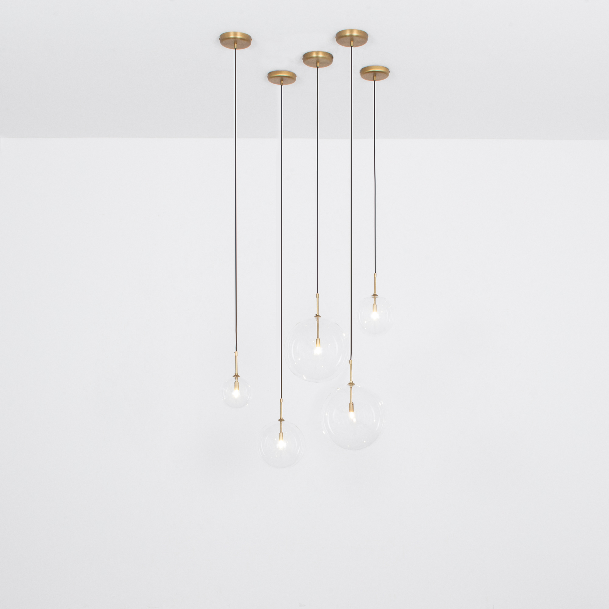 Suspension Glass Globe Clear minimaliste en verre transparent par Schwung Suspension Glass Globe Clear minimaliste en verre transparent par Schwung – Image 4
