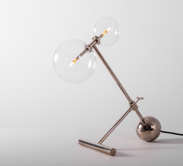 Lampe à poser Zosia avec 2 globes en verre soufflé par Schwung Lampe à poser Zosia avec 2 globes en verre soufflé par Schwung – Image 5