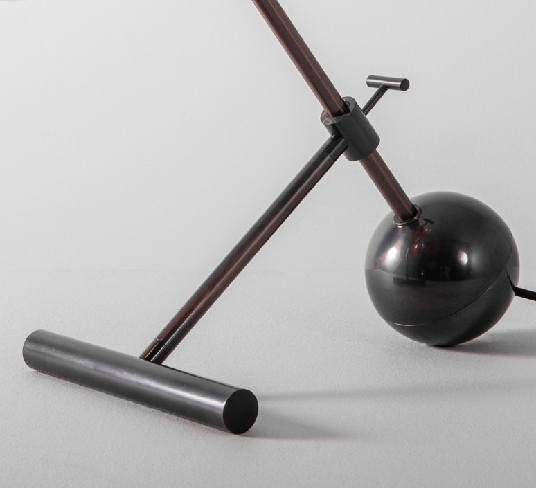 Lampe à poser Zosia avec 2 globes en verre soufflé par Schwung Lampe à poser Zosia avec 2 globes en verre soufflé par Schwung – Image 3