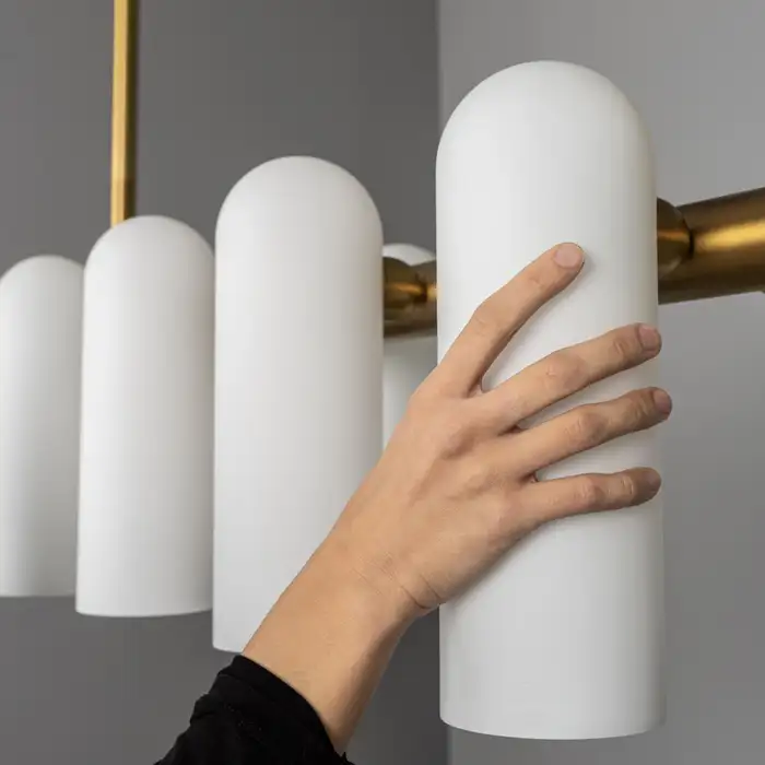 Suspension Odyssey linéaire à colonnes lumineuses en verre opale par Schwung Suspension Odyssey linéaire à colonnes lumineuses en verre opale par Schwung – Image 7