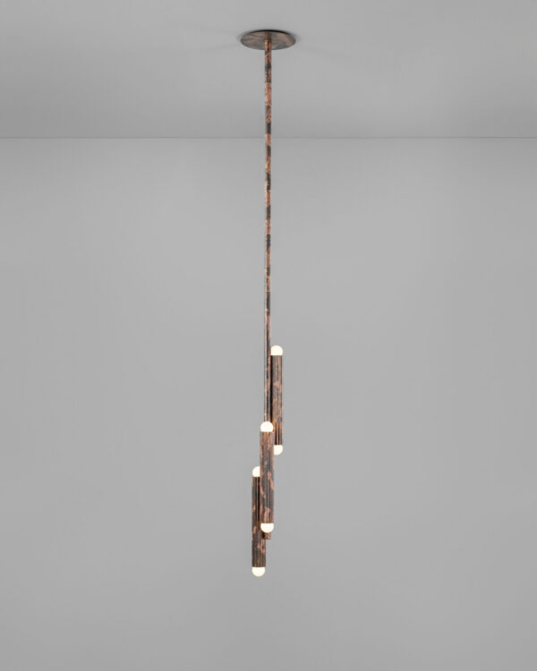 Suspension Vesta à structure cannelée avec diffuseurs aux extrémités par Schwung – vue 2