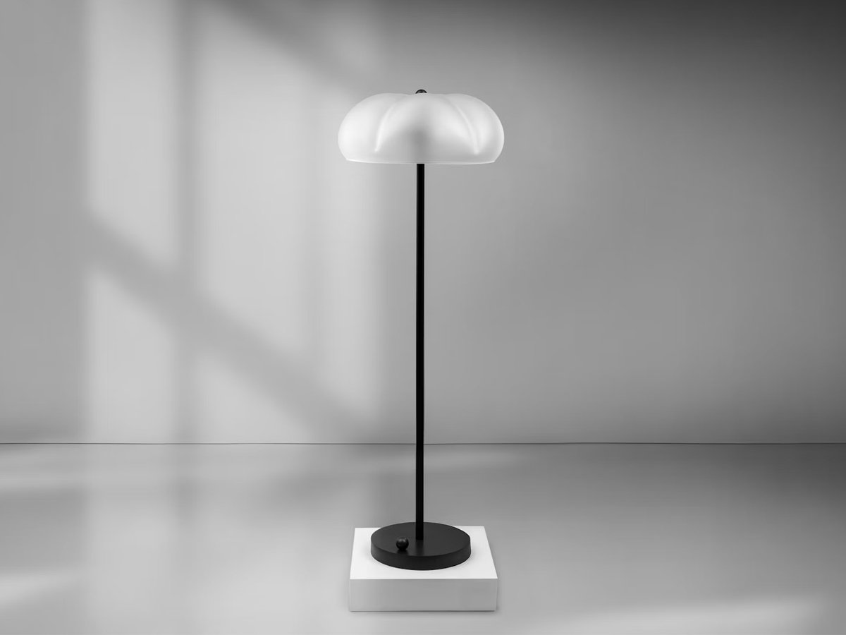 Lampadaire Hana diffuseurs au design floral en verre opalin par Schwung