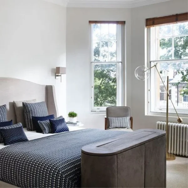 Lampadaire Milan 1 bras articulés avec globes en verre par Schwung – vue 2
