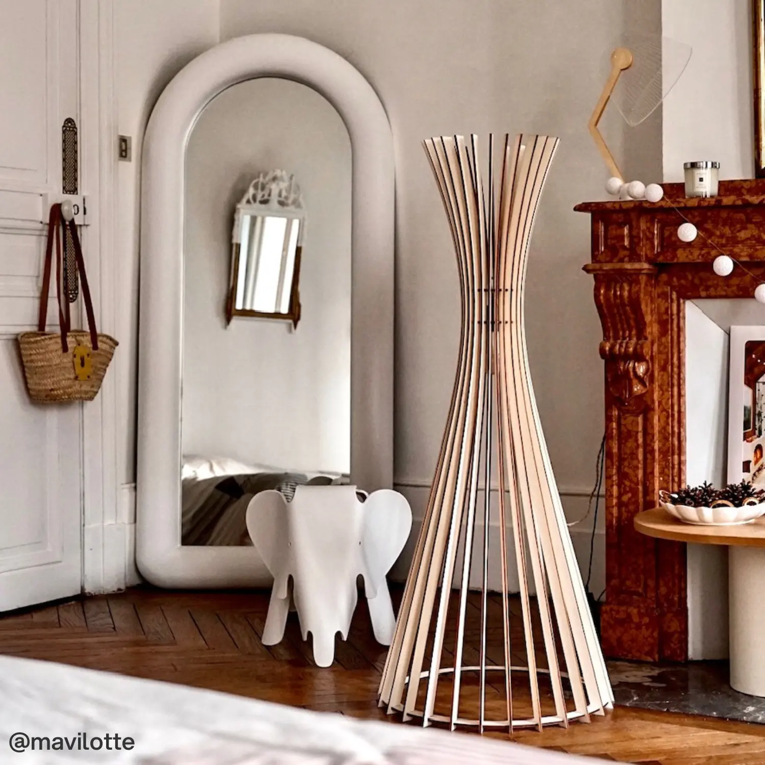 Lampadaire sculptural en bois Tipi x Atelier Loupiote Lampadaire sculptural en bois Tipi x Atelier Loupiote – Image 7