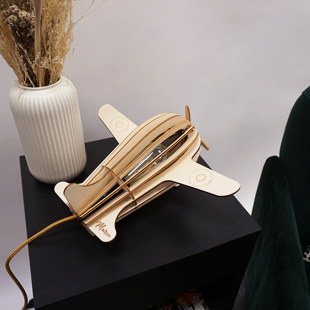 Lampe à poser en bois Antoine style avion x Atelier Loupiote Lampe à poser en bois Antoine style avion x Atelier Loupiote – Image 3