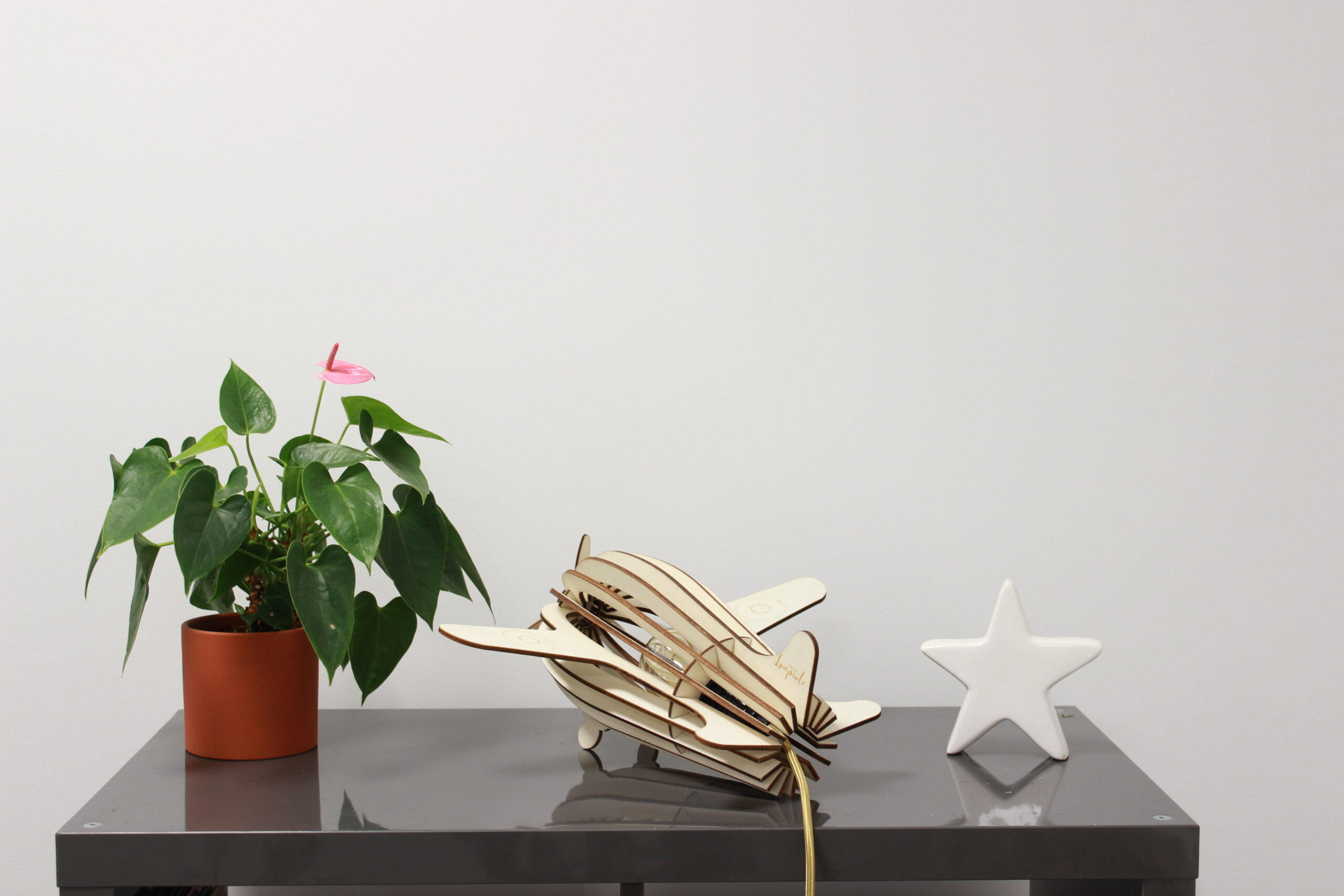 Lampe à poser en bois Antoine style avion x Atelier Loupiote Lampe à poser en bois Antoine style avion x Atelier Loupiote – Image 7