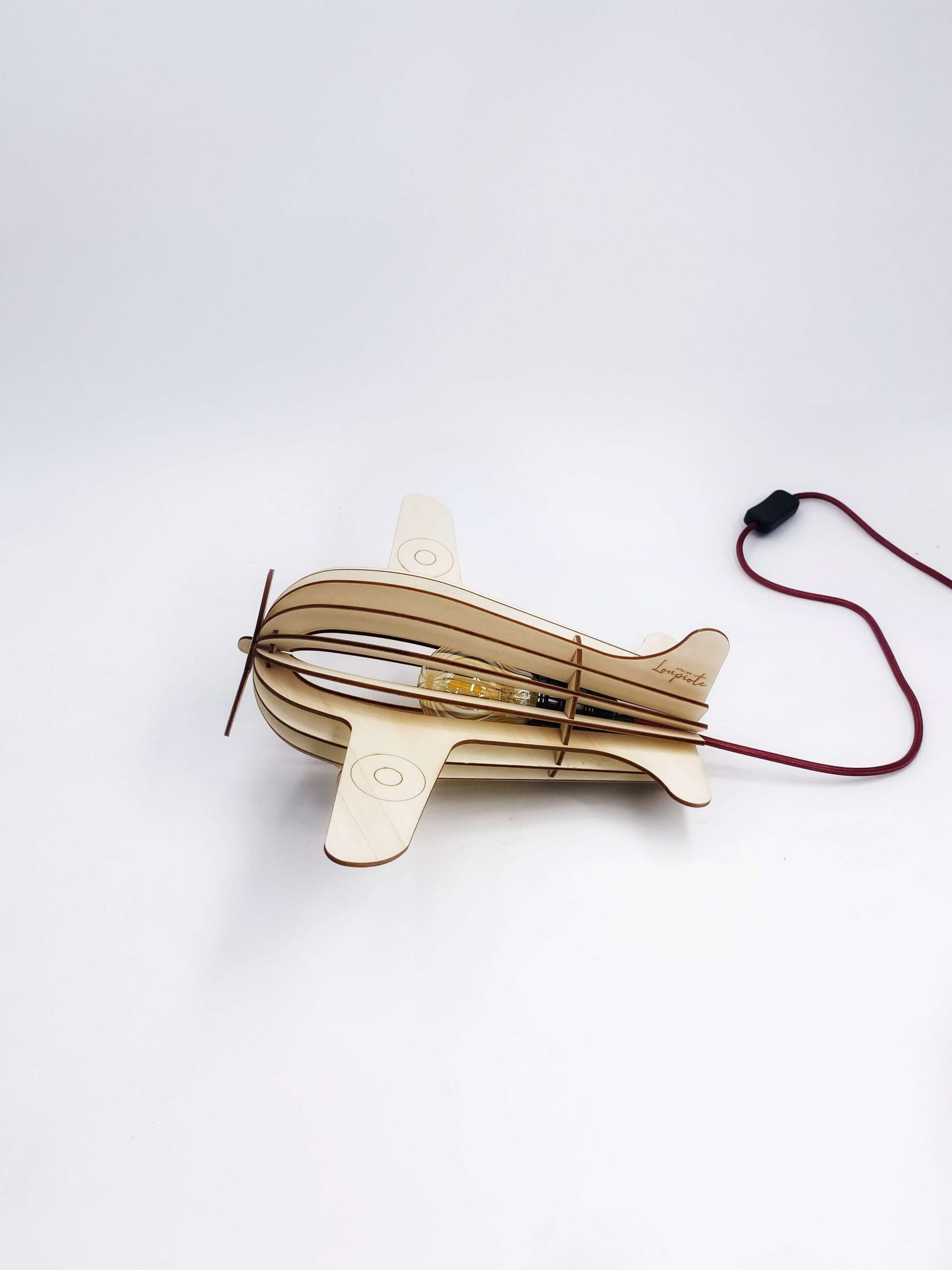 Lampe à poser en bois Antoine style avion x Atelier Loupiote Lampe à poser en bois Antoine style avion x Atelier Loupiote – Image 9