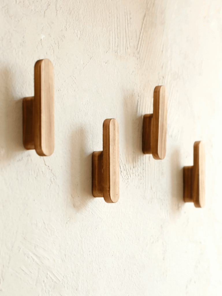 Patère murale en bois