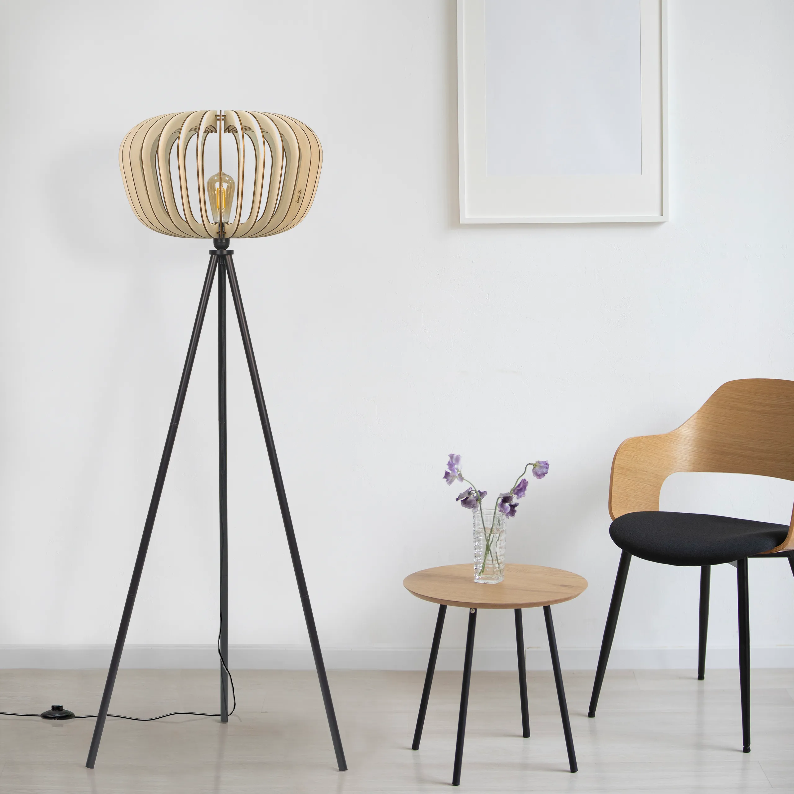 Lampadaire en bois Agathe avec abat-jour cage x Atelier Loupiote Lampadaire en bois Agathe avec abat-jour cage x Atelier Loupiote – Image 5