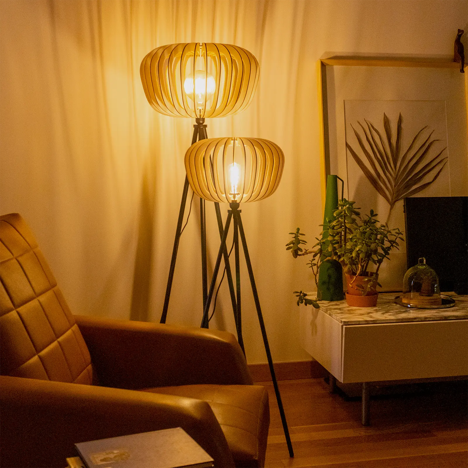 Lampadaire en bois Agathe avec abat-jour cage x Atelier Loupiote Lampadaire en bois Agathe avec abat-jour cage x Atelier Loupiote – Image 12