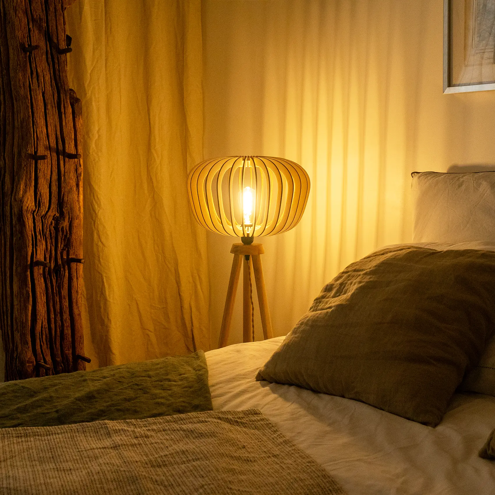 Lampadaire en bois Agathe avec abat-jour cage x Atelier Loupiote Lampadaire en bois Agathe avec abat-jour cage x Atelier Loupiote – Image 9