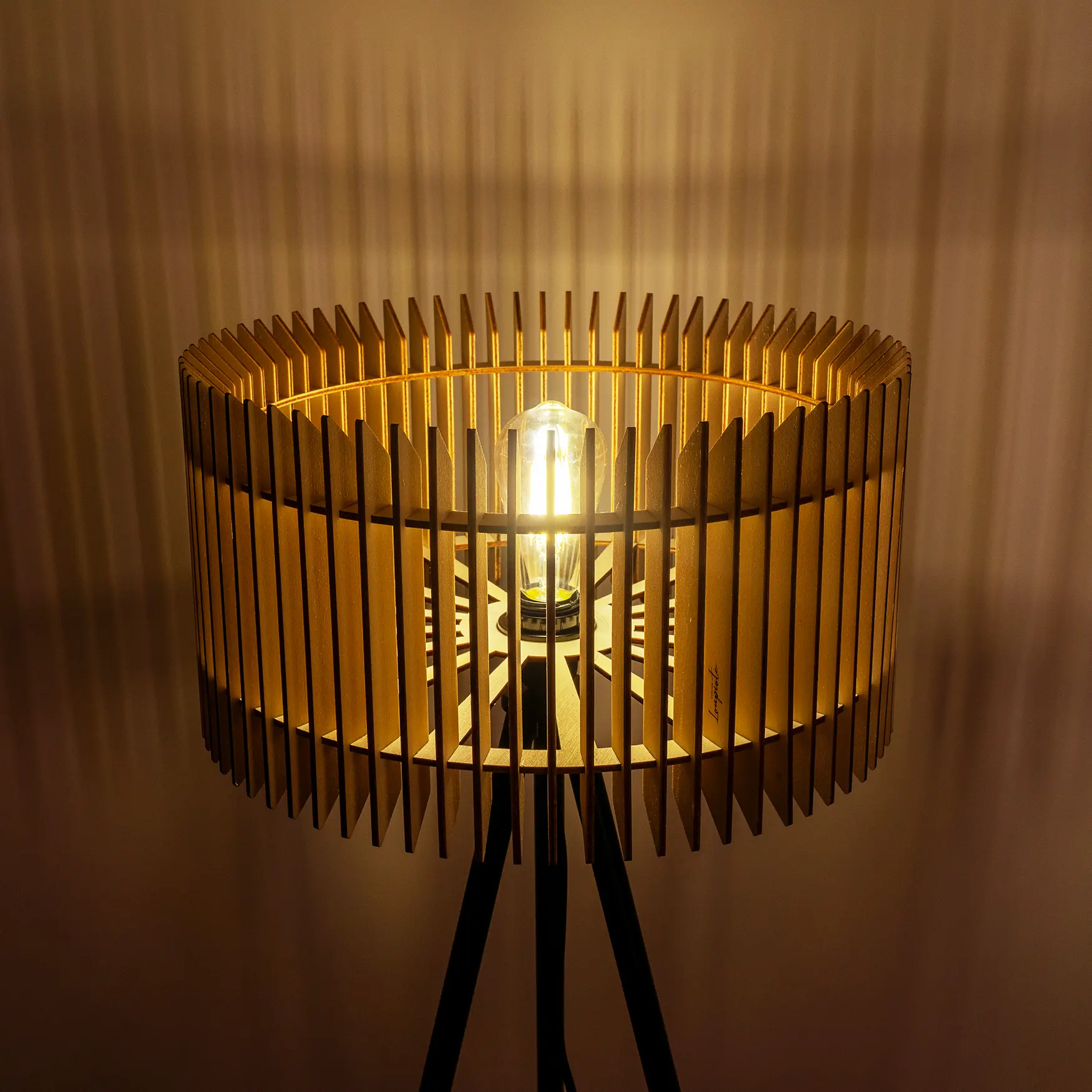 Lampadaire design en bois Apollon x Atelier Loupiote Lampadaire design en bois Apollon x Atelier Loupiote – Image 8