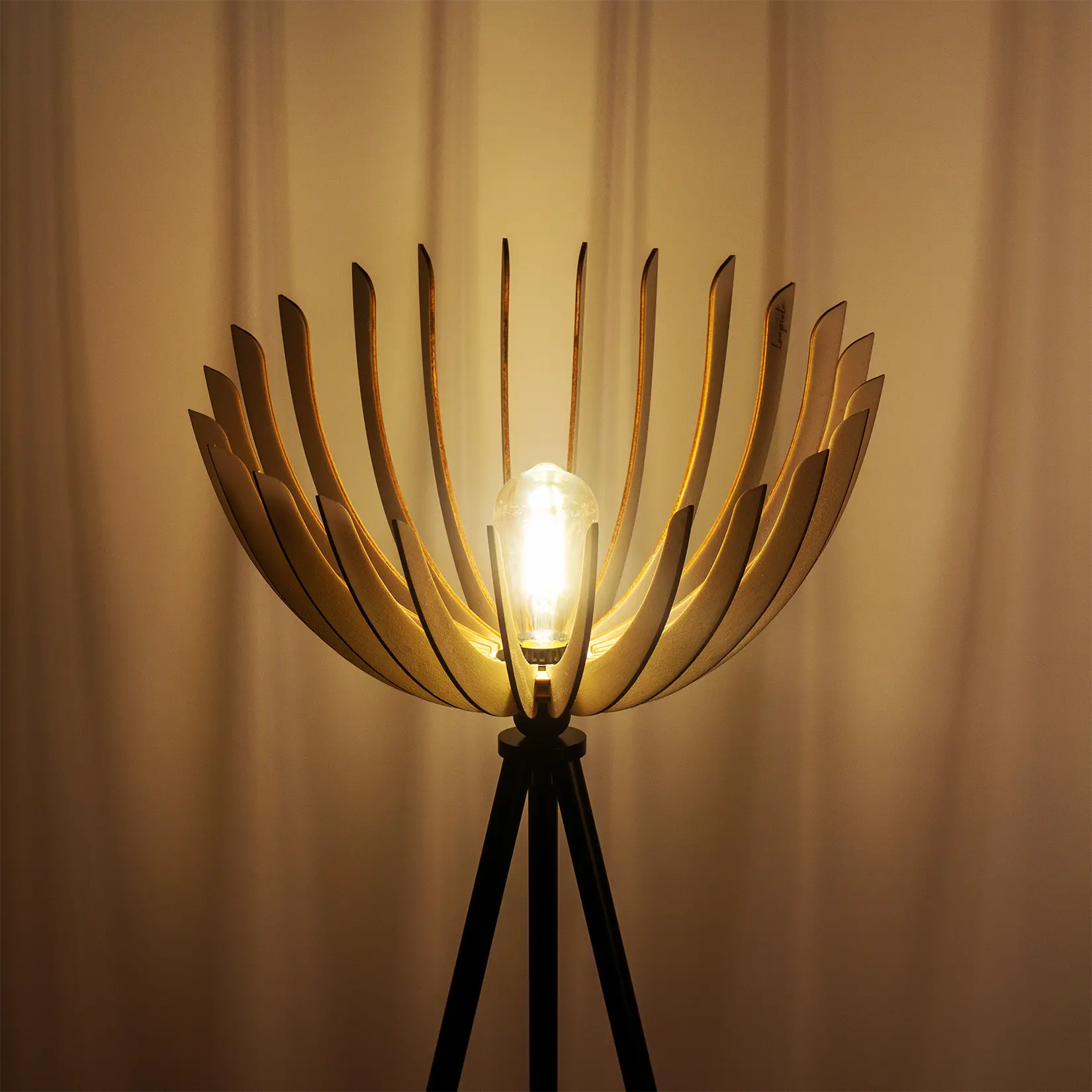 Lampadaire en bois moderne Athéna x Atelier Loupiote Lampadaire en bois moderne Athéna x Atelier Loupiote – Image 8