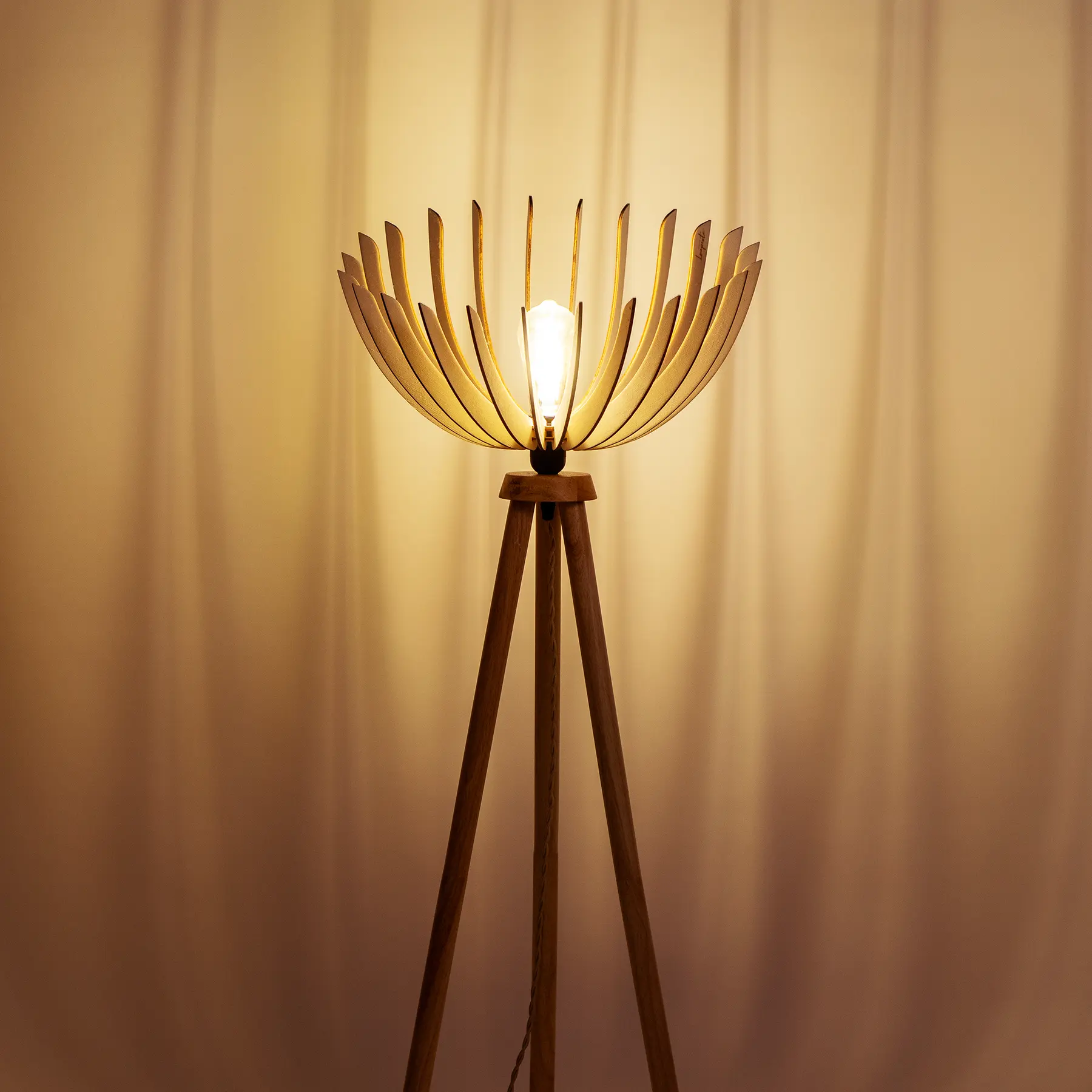 Lampadaire en bois moderne Athéna x Atelier Loupiote Lampadaire en bois moderne Athéna x Atelier Loupiote – Image 9