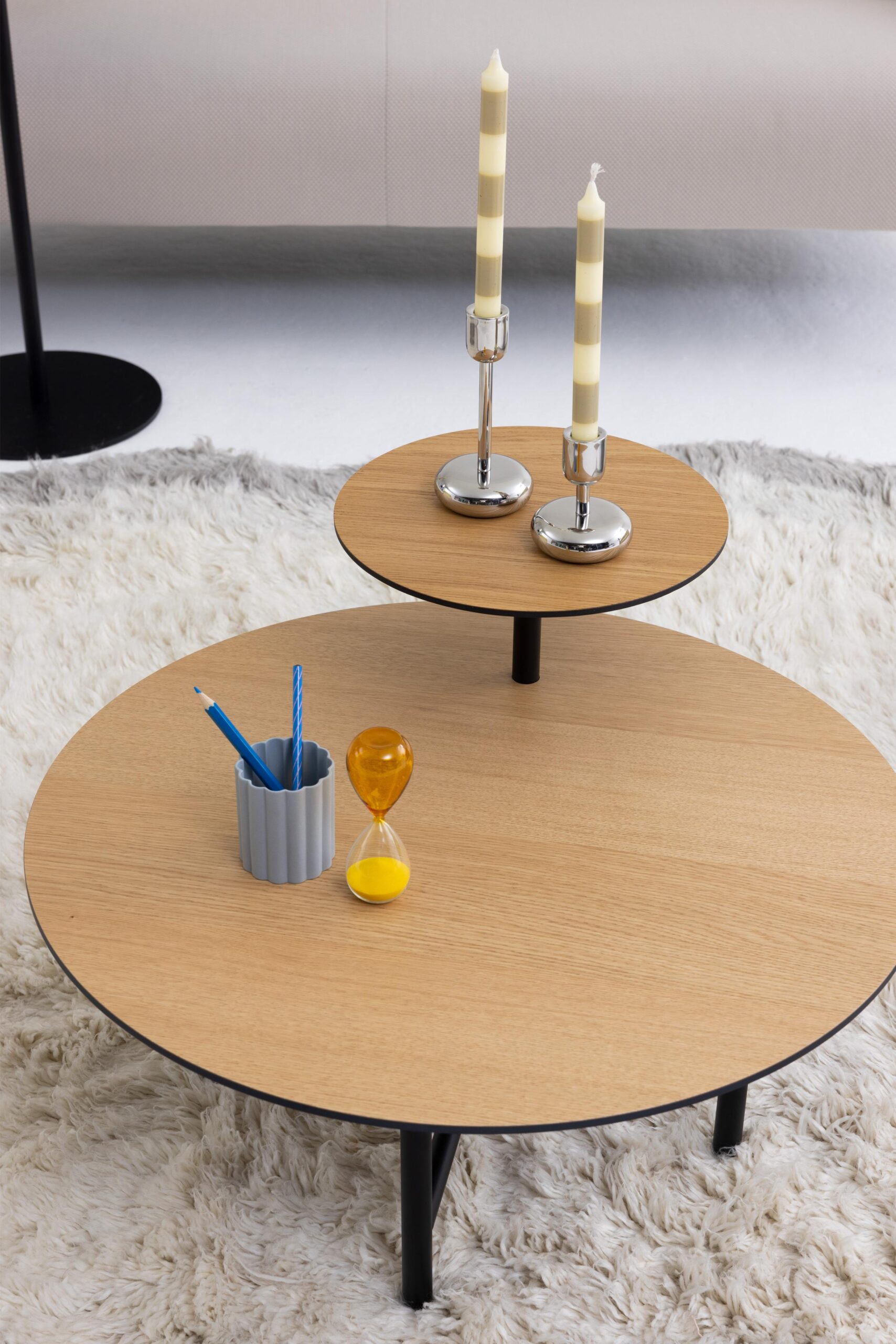 Table basse Bond avec tablette d'appoint par Peter van de Water x Cascando