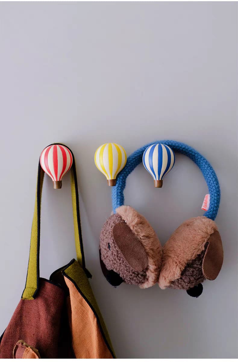 Patère montgolfière — rouge, jaune, bleu en résine Trois Patères montgolfière