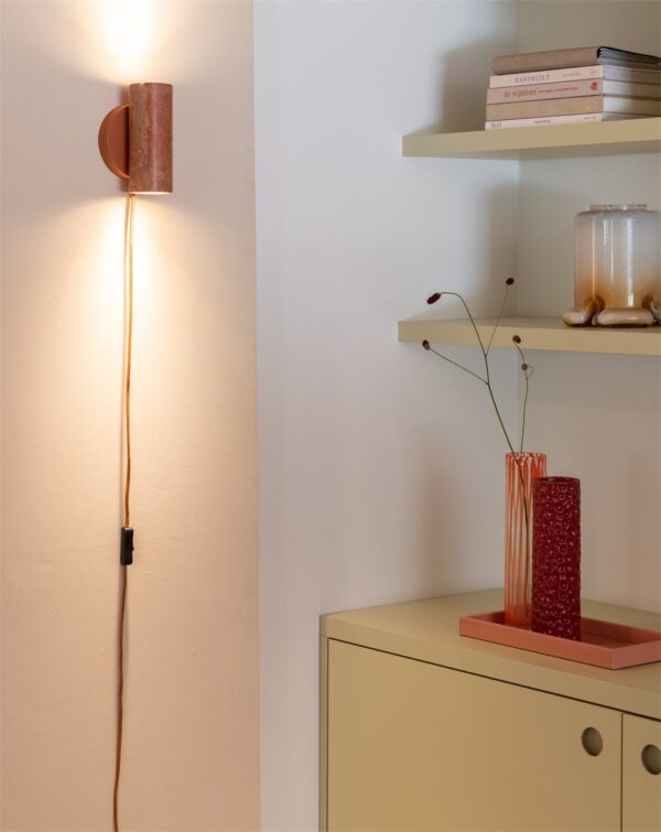 Lampe travertin : luminaires en travertin Applique Tivoli cylindre travertin en situation