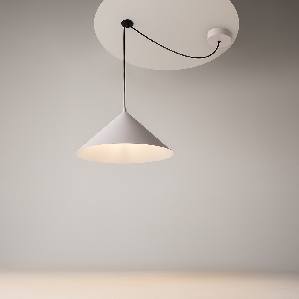 Suspension Basic Colors — Chapeau Conique Métal suspension chapeau conique métal