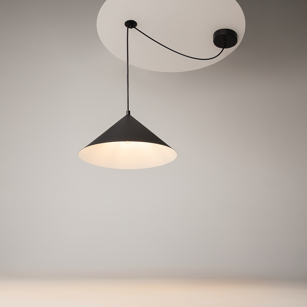 Suspension Basic Colors — Chapeau Conique Métal suspension chapeau conique métal