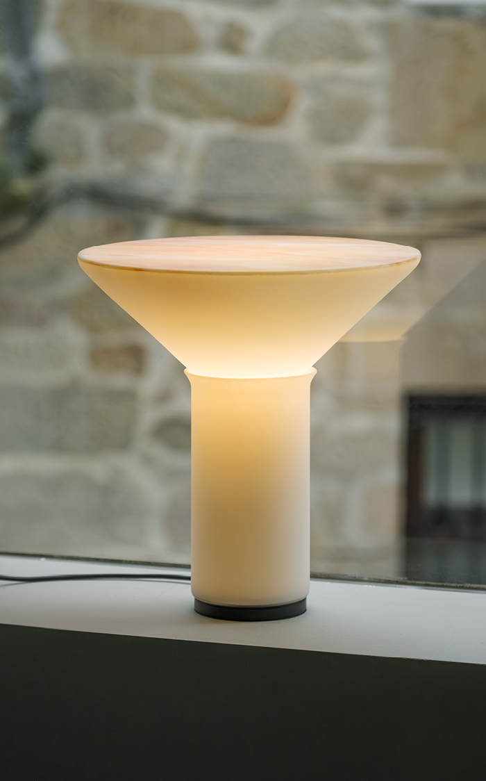 lampe a poser era a emotional light