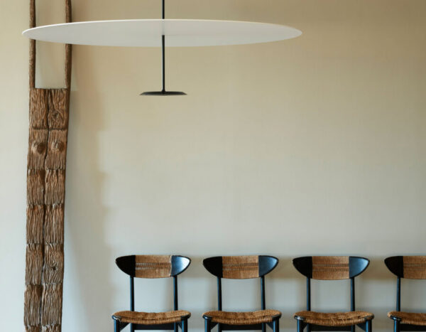 Suspension Dot Lumina noir en situation dans une salle à manger