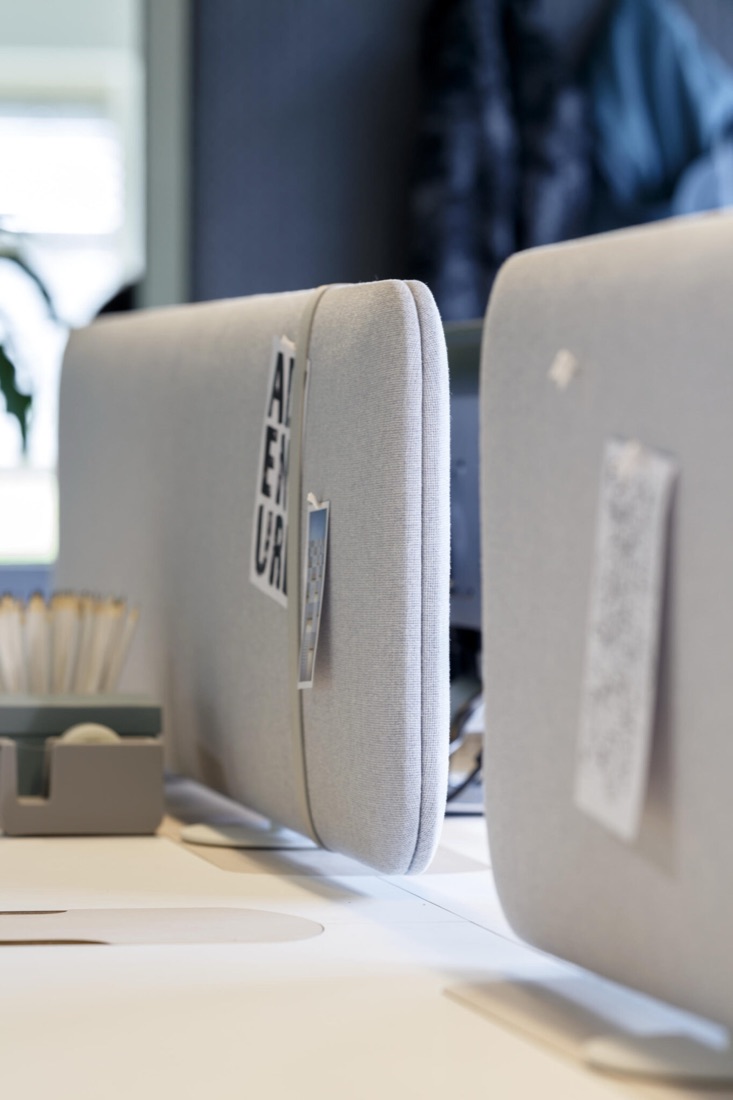 Panneaux Acoustiques Bureau : Guide Open Space panneau acoustique de bureau Pillow Desk Cascando