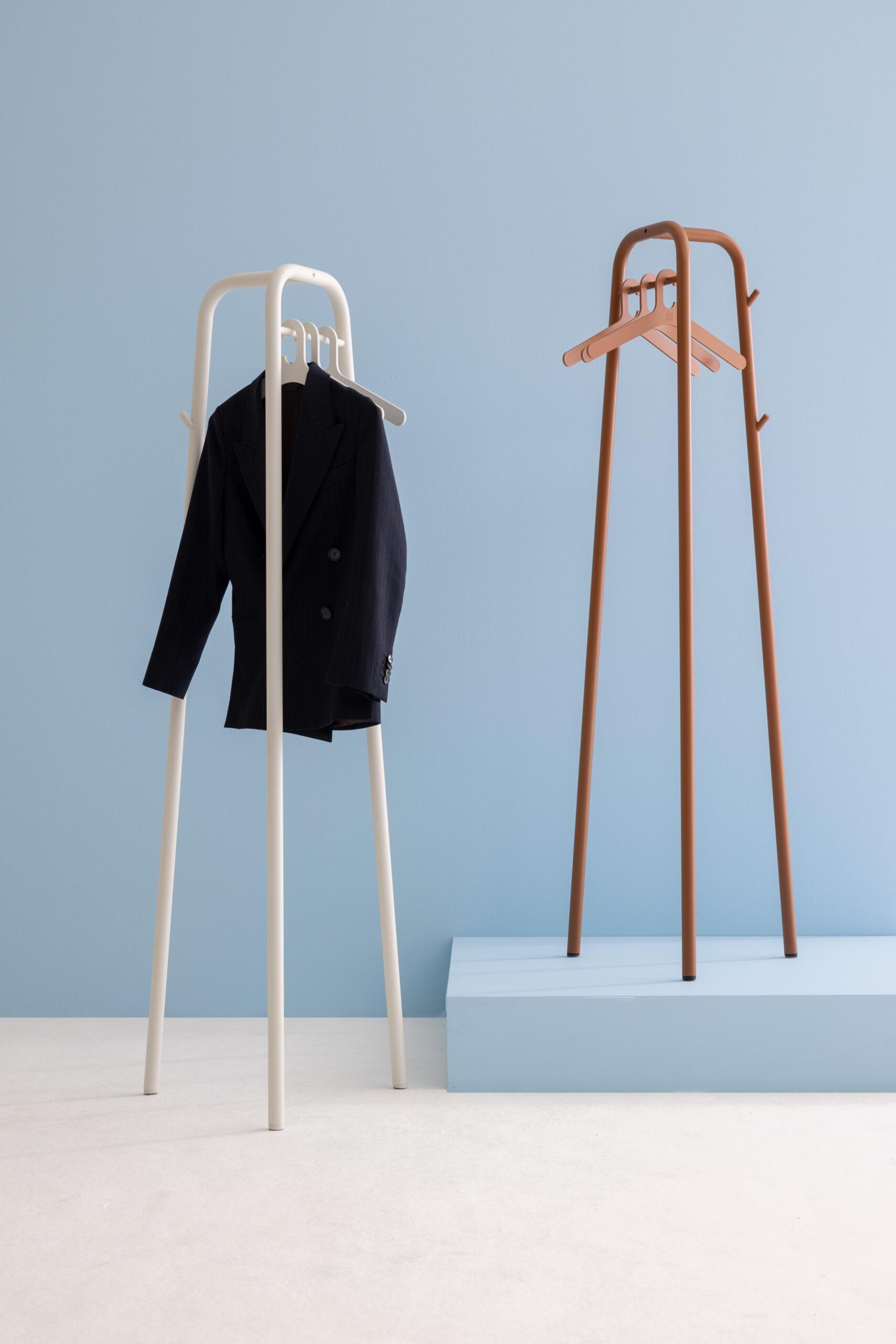 porte manteau bureau Pully Coat Cascando gris blanc et marron