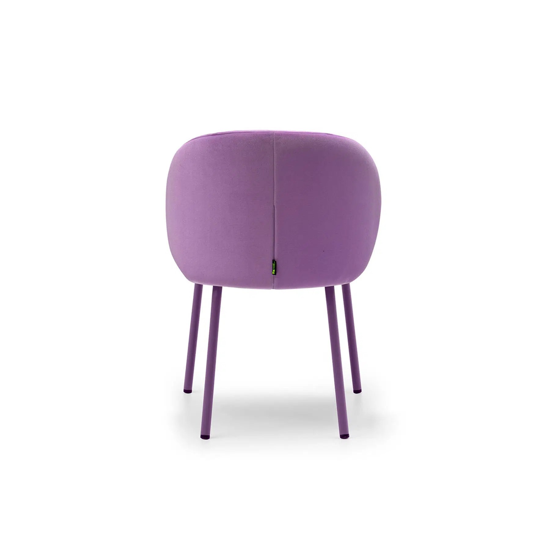 Chaise Cora — vue d'angle, piètement métal et lignes courbes