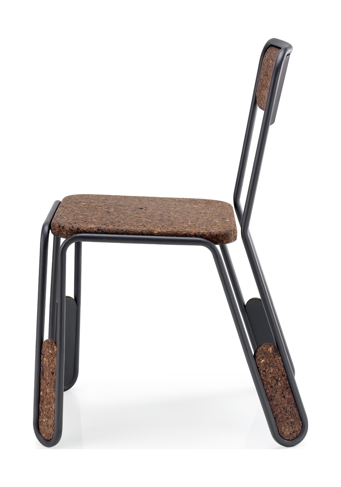 Chaise Falca en liège noir par Toni Grilo x Blackcork chaise falca liège noir