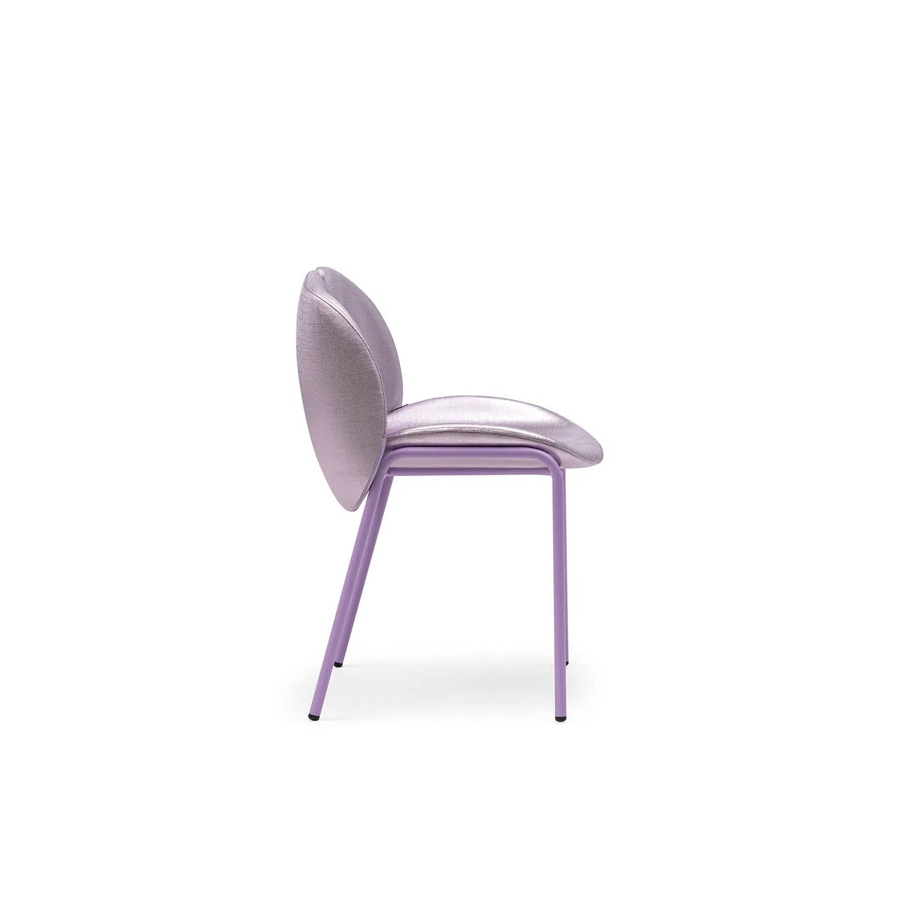 Chaise Mery — vue d'angle, dossier enveloppant en deux parties