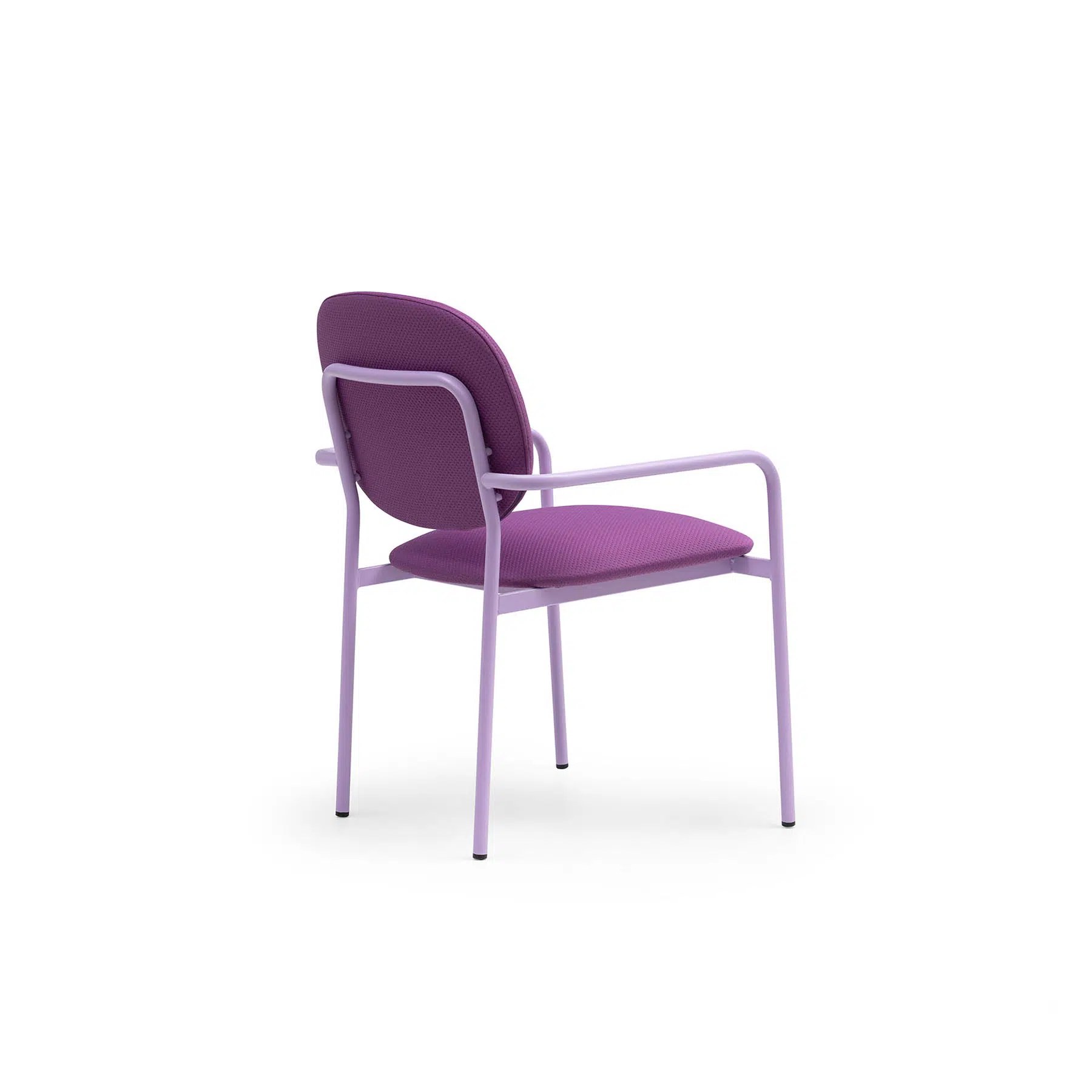 Chaise Norbert — vue d'angle, piètement métal avec accoudoirs