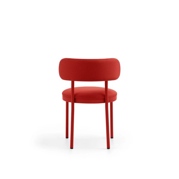 Chaise — vue d'angle, dossier courbe esthétique rétro