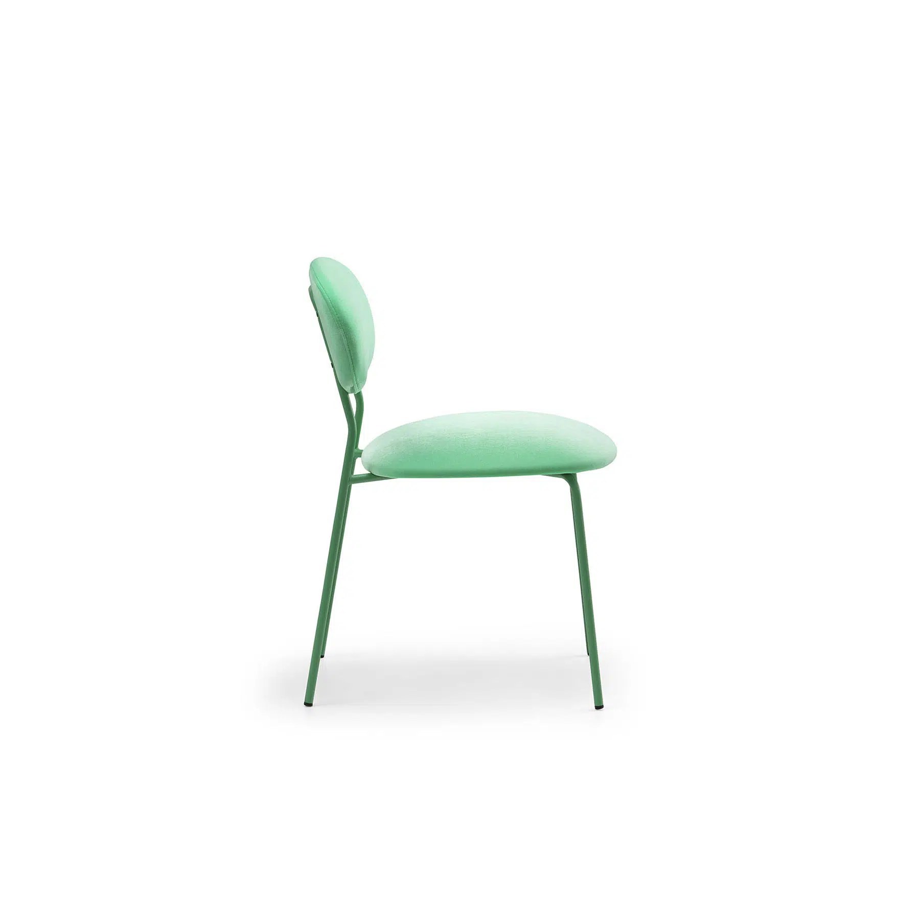 Chaise Orbit — vue d'angle, dossier ellipsoïdal graphique