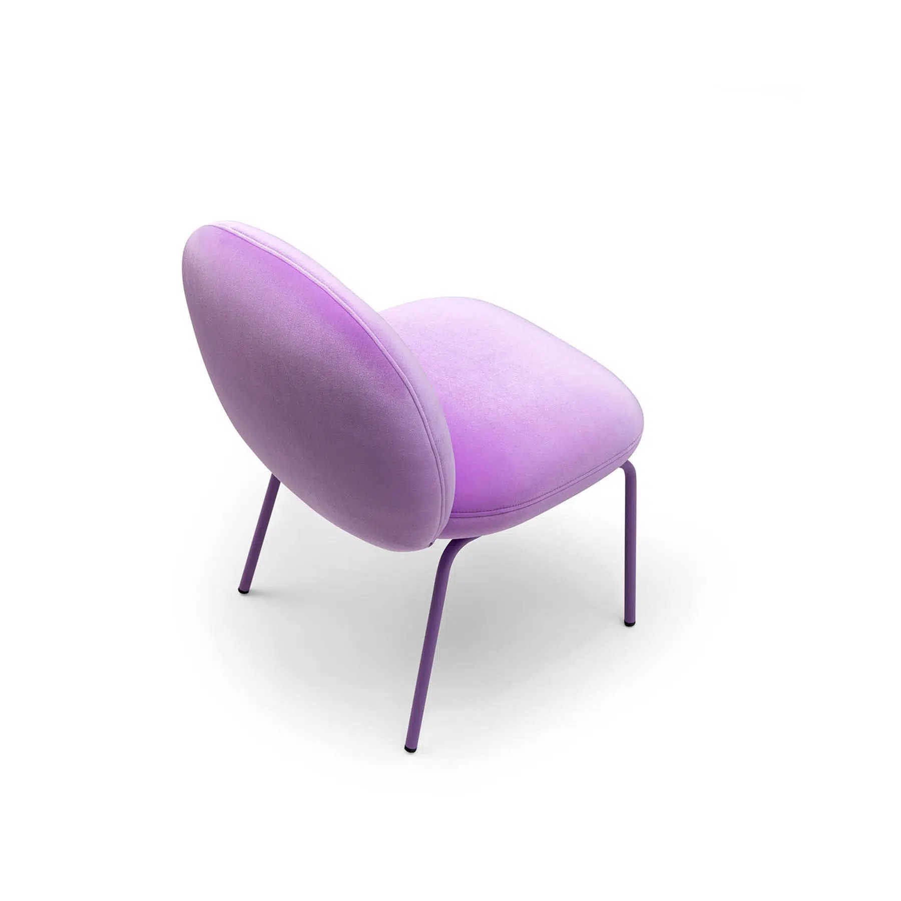 Chaise Suau — vue d'angle, piètement métal volumes arrondis