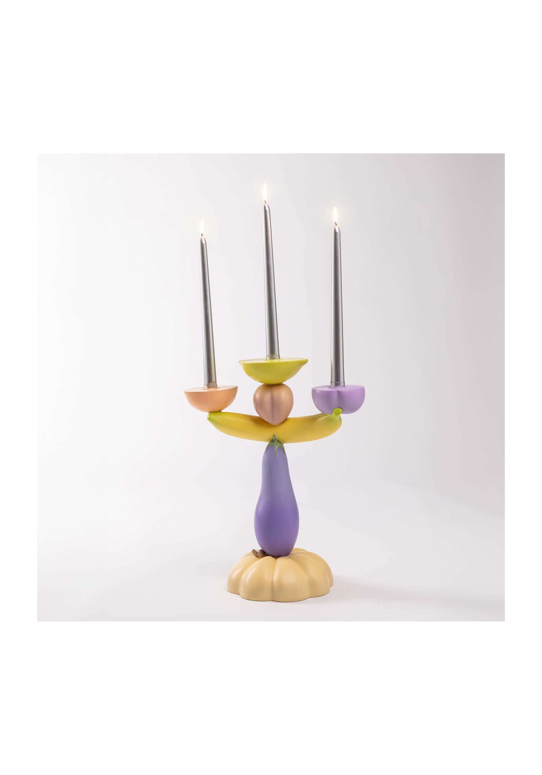 Chandelier Aubergine Vitamin 3 Bougies en Résine par Seletti chandelier aubergine design Vitamin Seletti