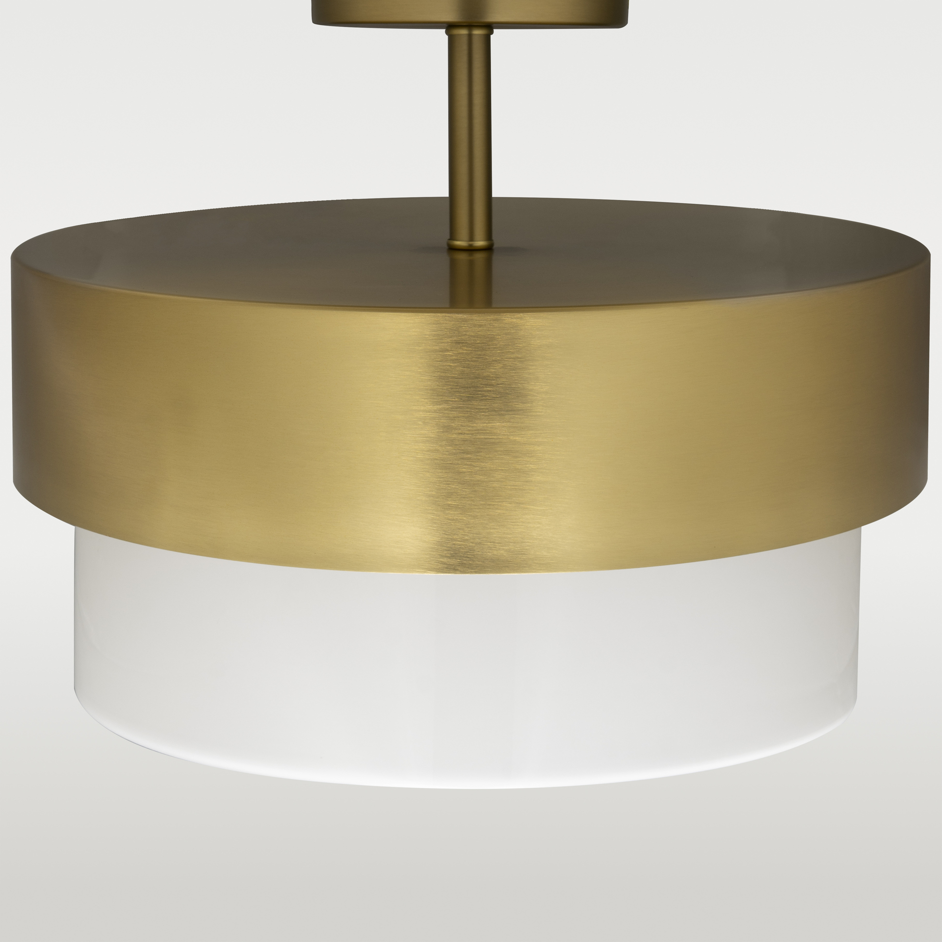 Plafonnier Cork — Tambour Laiton et Verre par Cosmolight Plafonnier Cork — Tambour Laiton et Verre en situation