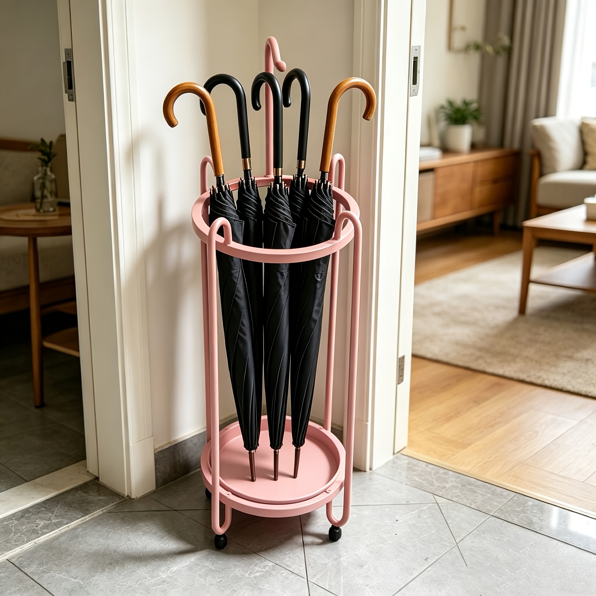 porte parapluie vintage rose en situation dans une entrée