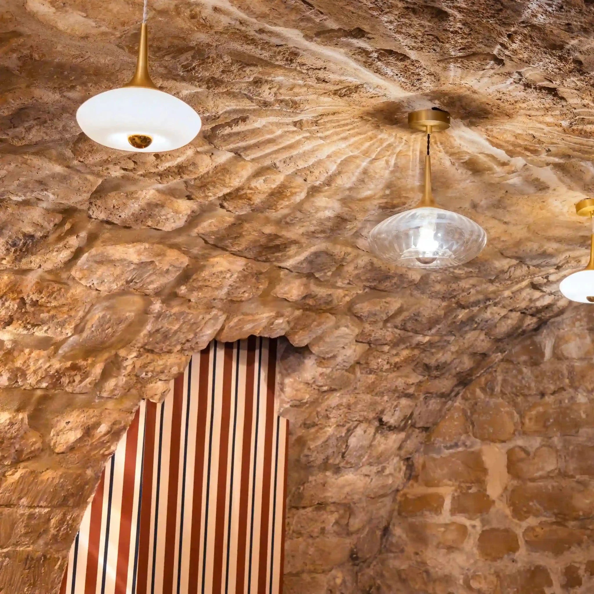 suspension Grace Elements Lighting en situation avec verrine