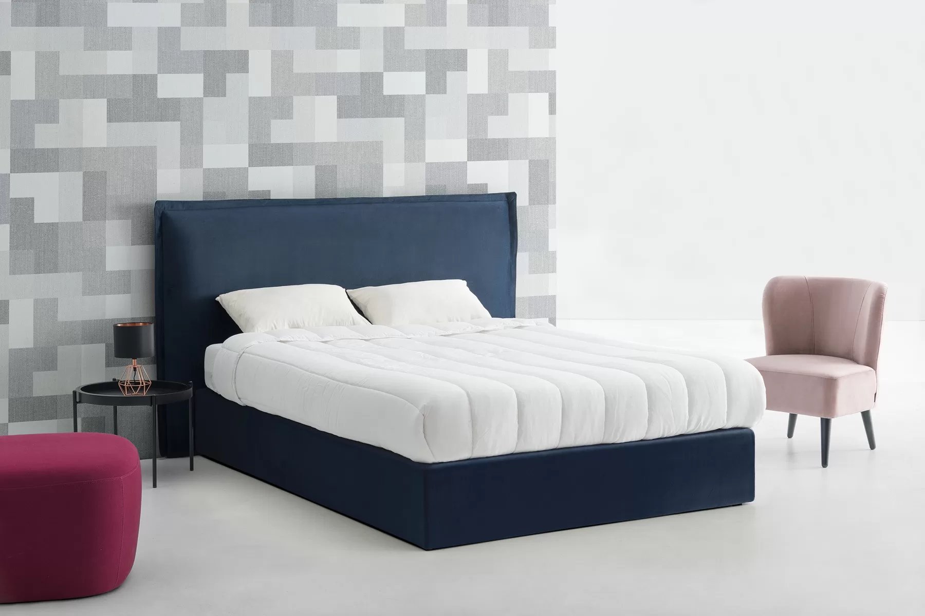 Tête de lit velours bleu RIZZA en situation dans une chambre d'hôtel