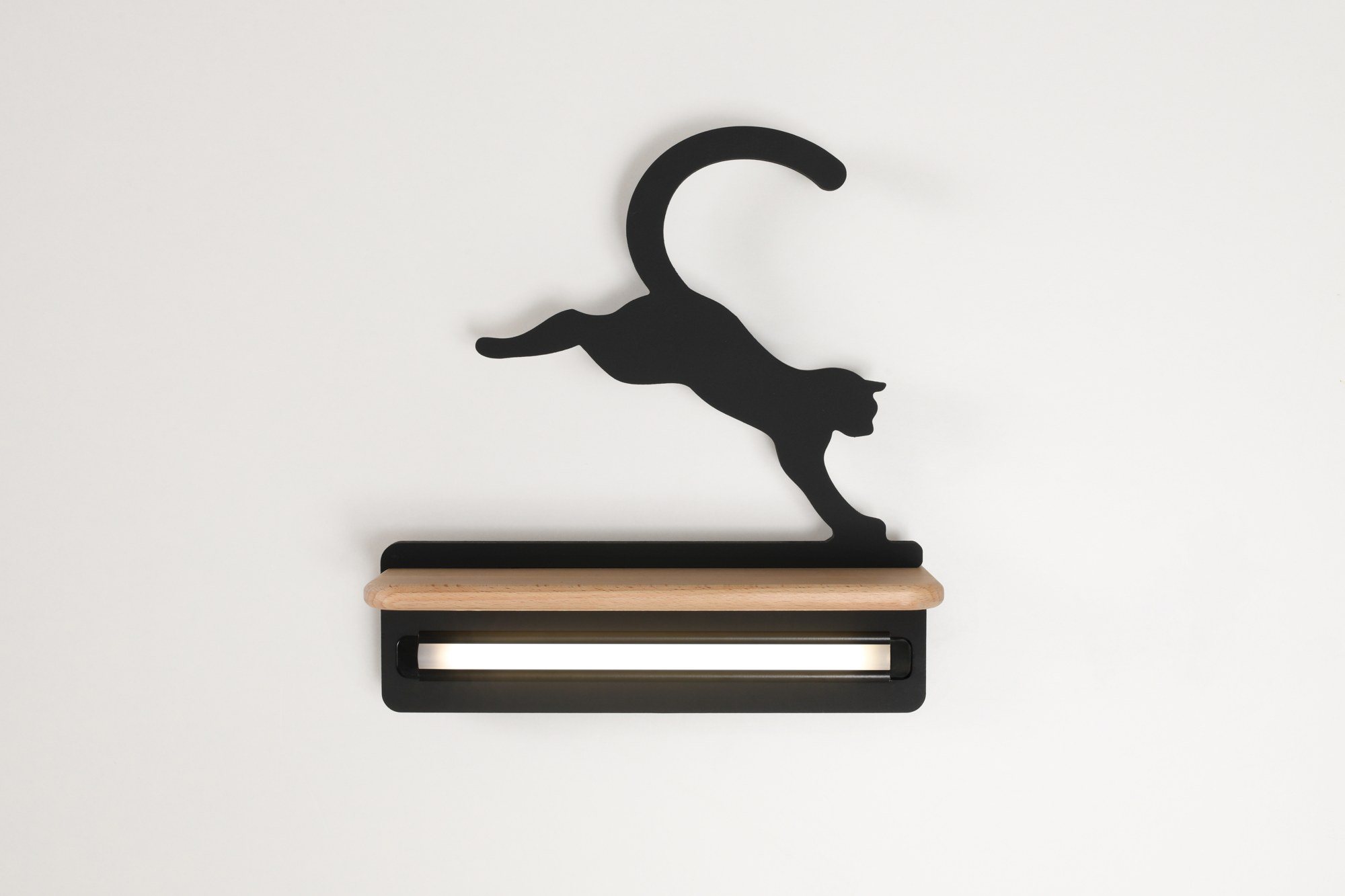 Applique murale chat enfant en bois avec tablette, LED applique murale chat enfant chat bondissant noir fixé au mur avec tablette en hêtre