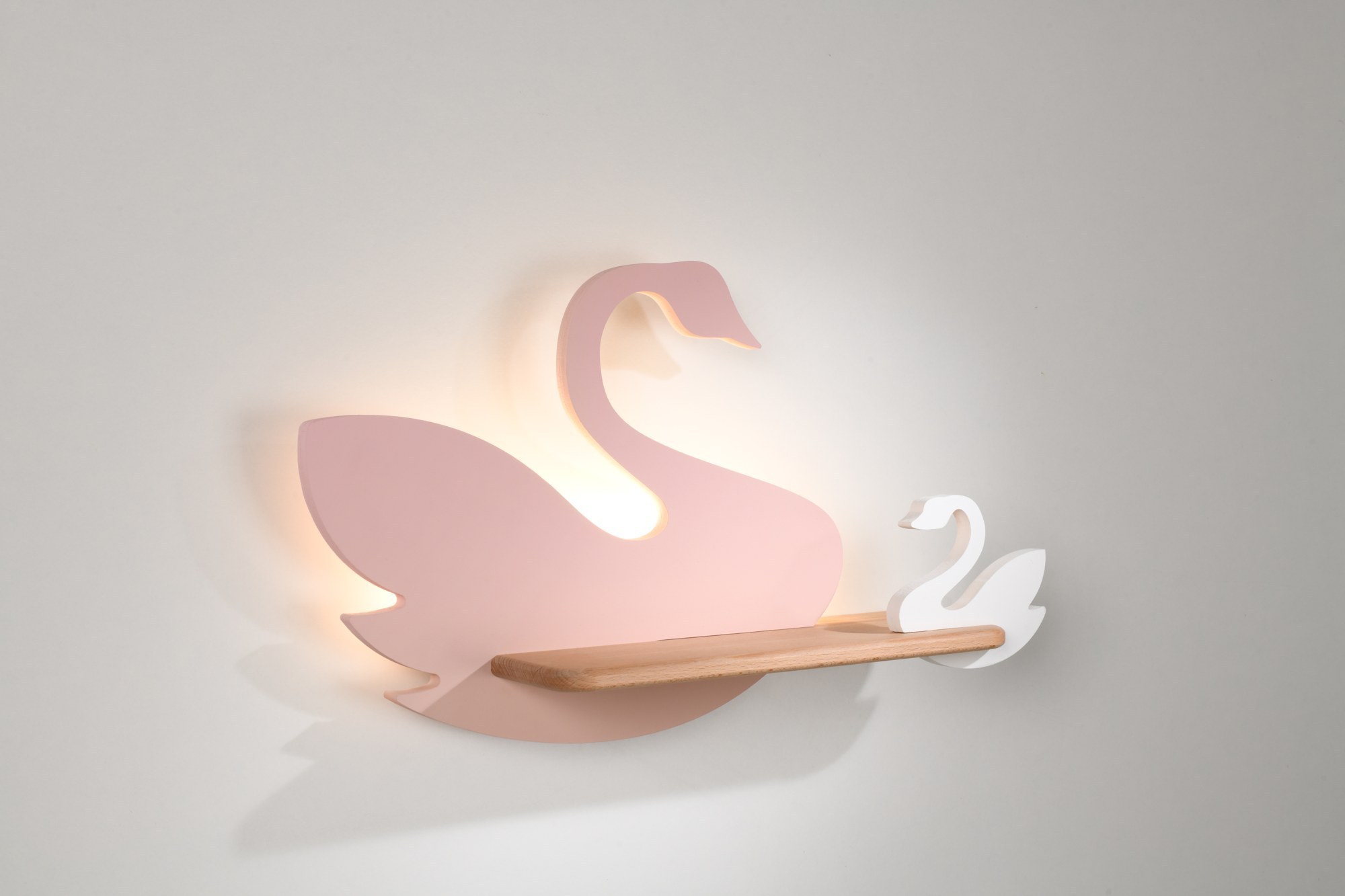 Applique murale cygne rose et blanc en bois avec tablette applique murale cygne rose et petit cygne blanc sur la tablette