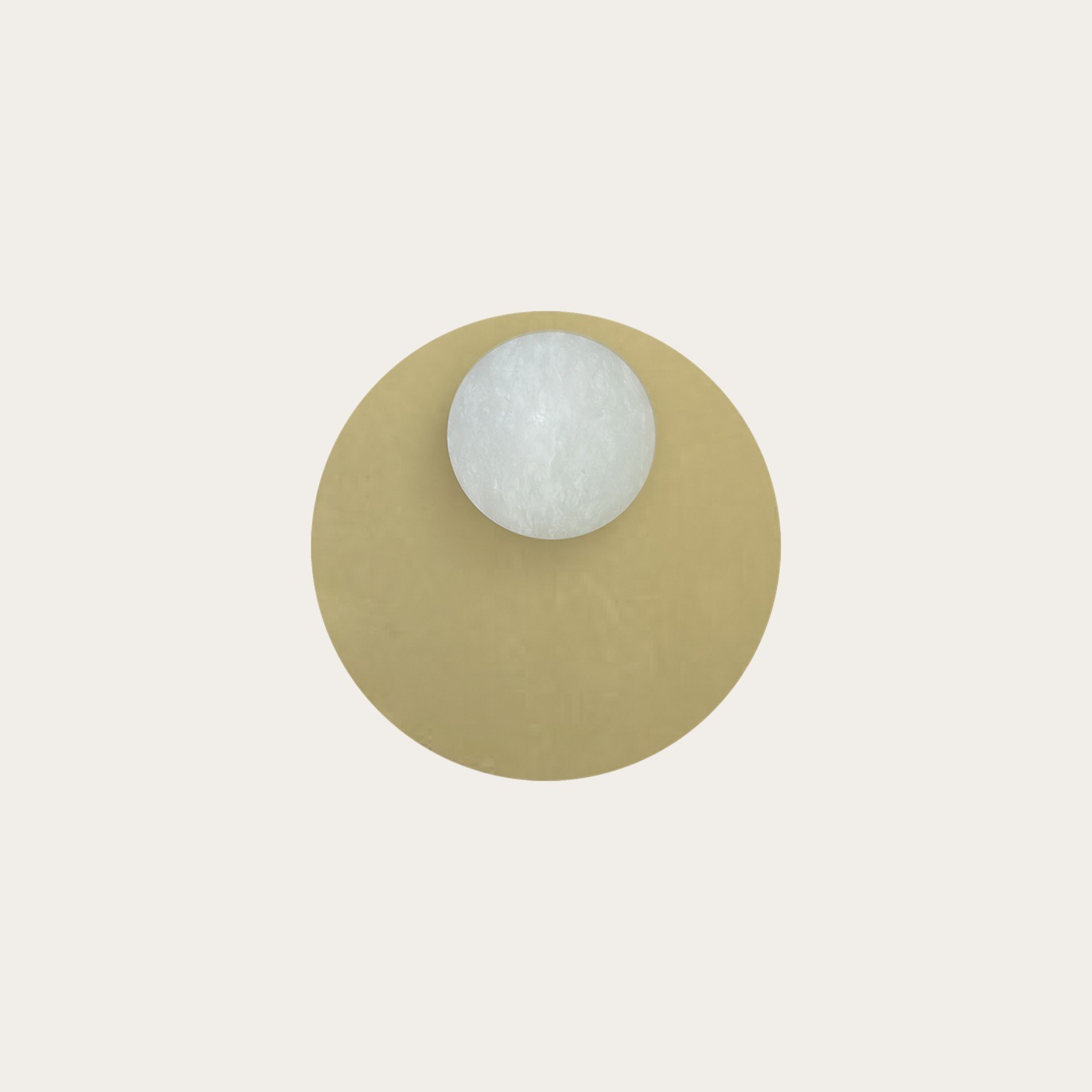Applique murale Royal Eclipse en laiton et albâtre par Robin Lamps applique Royal Eclipse rendu en ambiance de la sphère en albâtre sur son disque en laiton, fond beige