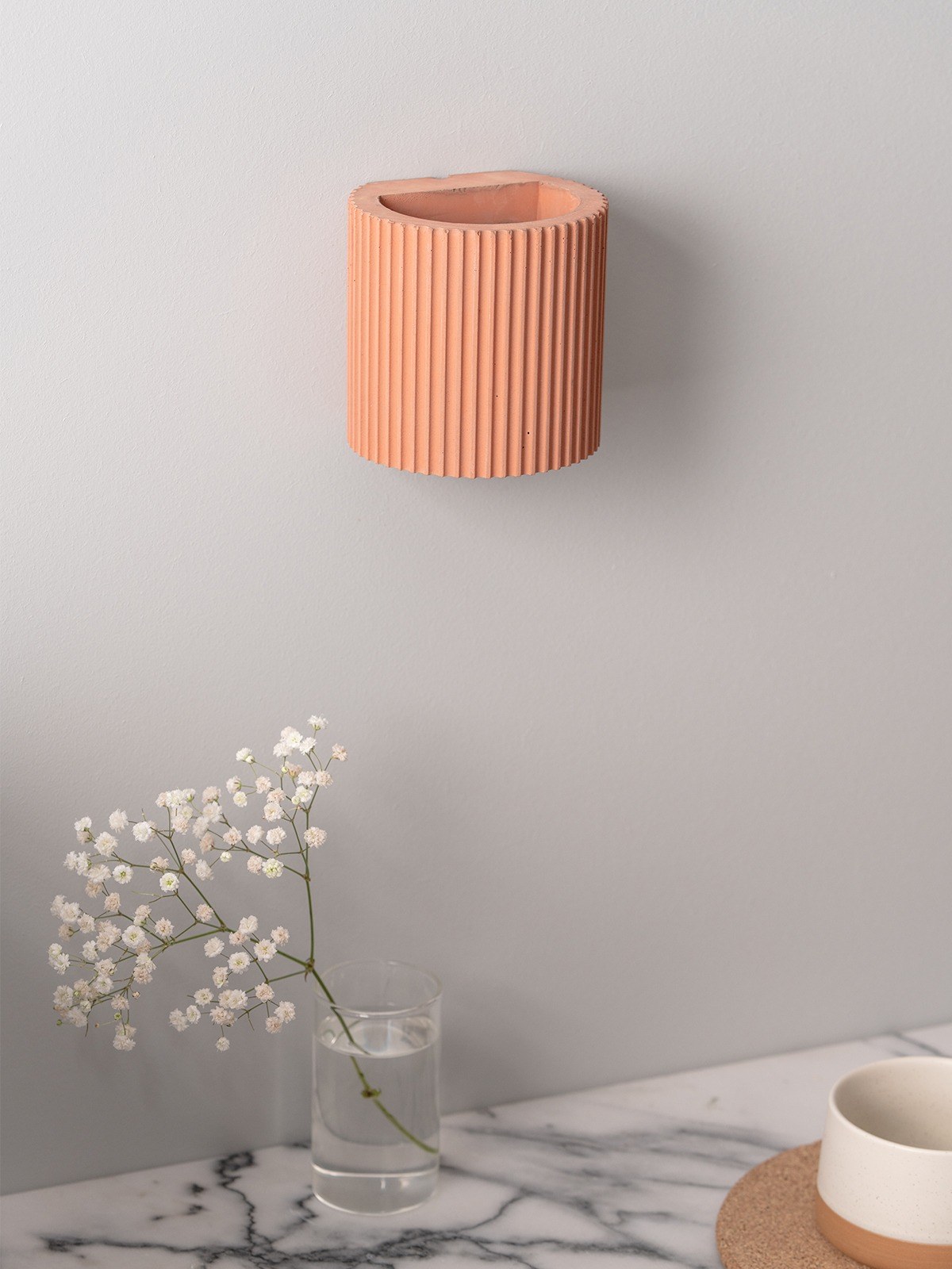 Applique S6 en béton par Stefan Gant x Gant Lights Applique S6 en béton par Stefan Gant x Gant Lights, corail