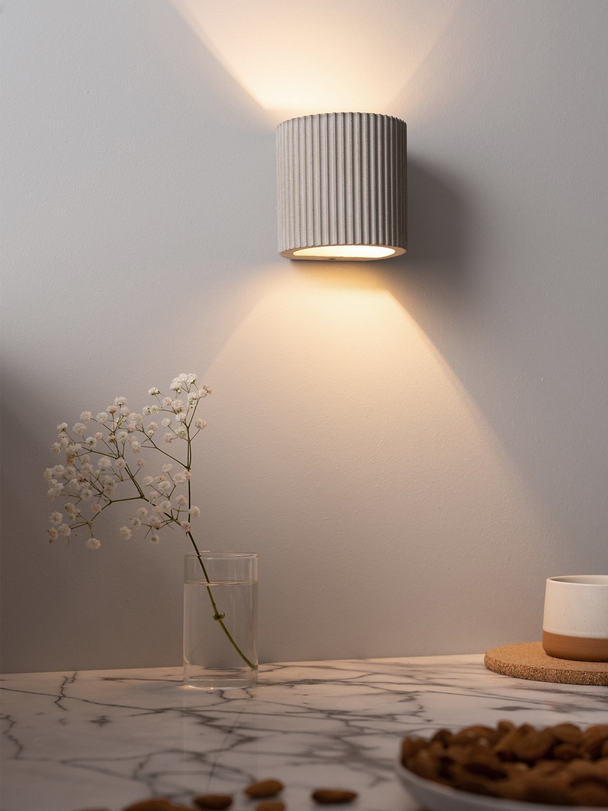 Applique S6 en béton par Stefan Gant x Gant Lights Applique S6 en béton par Stefan Gant x Gant Lights, gris clair allumée