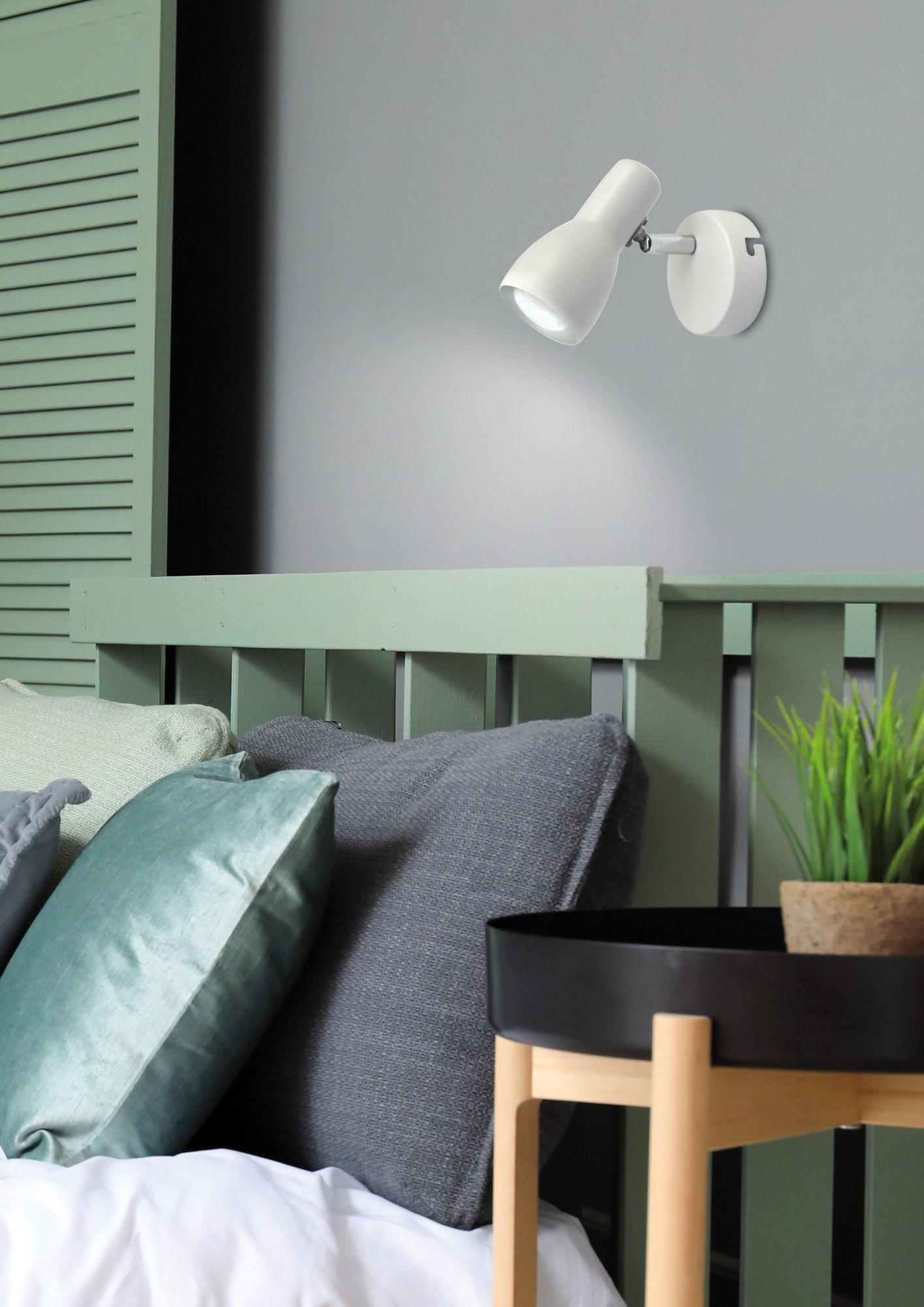 Applique murale spot orientable pour chambre d'enfant, E14, 5 coloris applique spot enfant coloris blanc au dessus d un lit